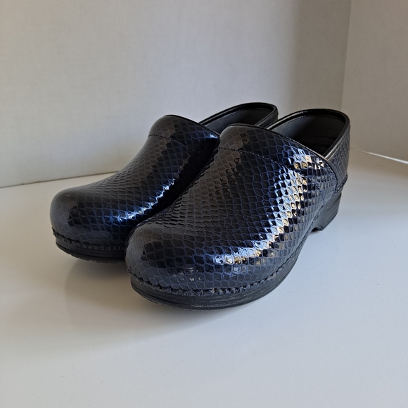 Dansko Shoes - Dansko XP Pro Blue Fish Scale Clogs Size 39/9